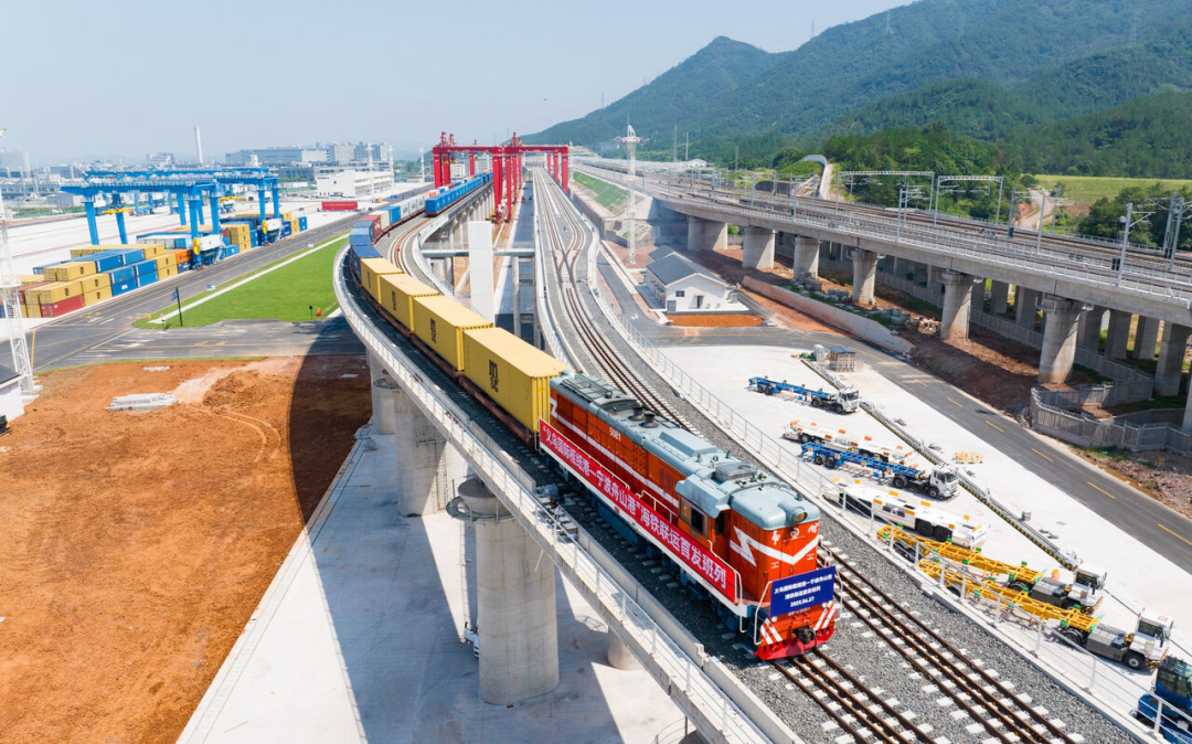 寧波舟山港海鐵聯(lián)運(yùn)創(chuàng)里程碑，年業(yè)務(wù)量首次突破200萬(wàn)標(biāo)箱