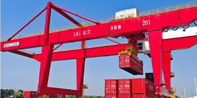 丹陽港，鎮(zhèn)江最大的內(nèi)河集裝箱碼頭